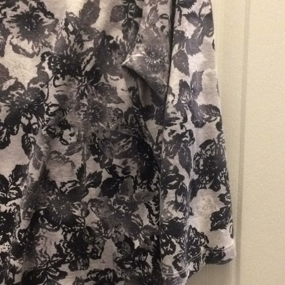 FINAL MARKDOWN Ladies Basic Editions Tee (L) - Picture 4 of 4